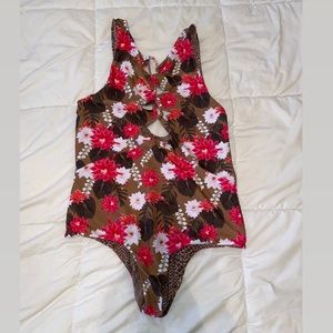 Acacia Lei Day full piece